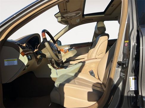 Used 2008 Mercedes-Benz E 350 4MATIC Sedan image 9