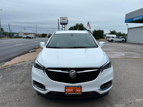 Used 2019 Buick Enclave Essence FWD image 2