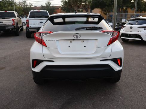 Used 2019 Toyota C-HR XLE FWD image 6