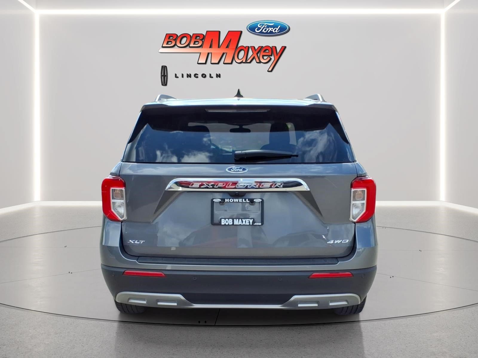Used 2024 Ford Explorer XLT w/ Equipment Group 202A AWD/4WD image 6