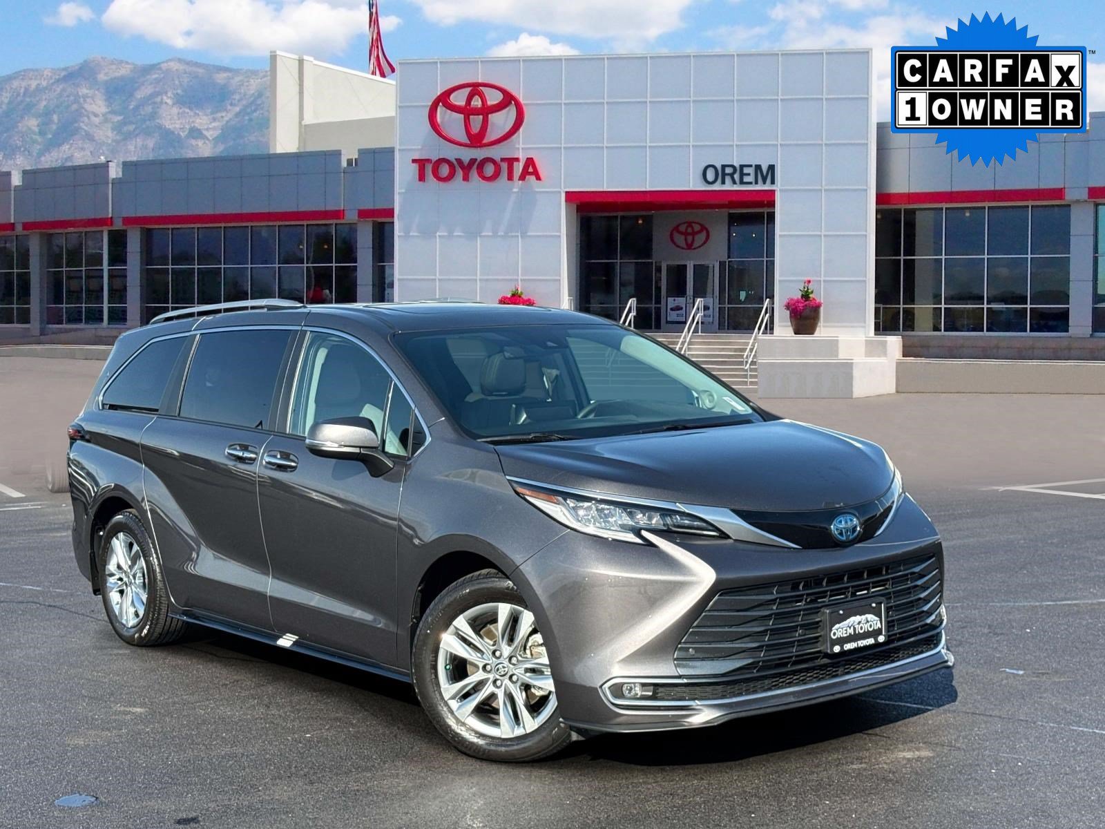Used 2023 Toyota Sienna Limited FWD image 1