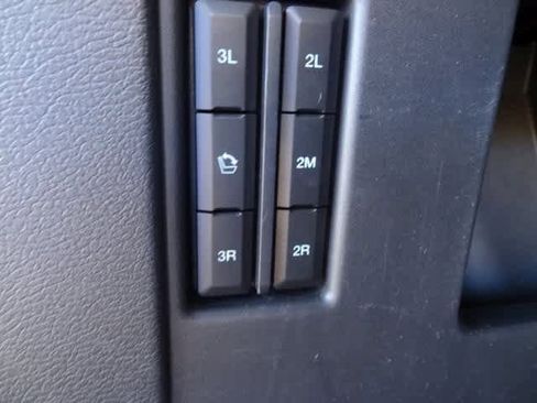 Used 2023 Ford Expedition XLT image 10