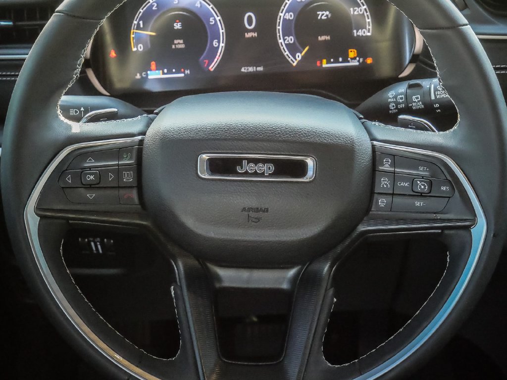 Used 2024 Jeep Grand Cherokee Altitude RWD image 27