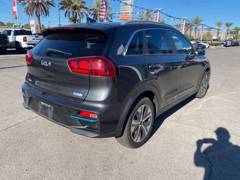 Used 2022 Kia Niro EX FWD image 6