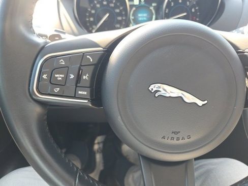 Used 2020 Jaguar F-PACE Premium image 34
