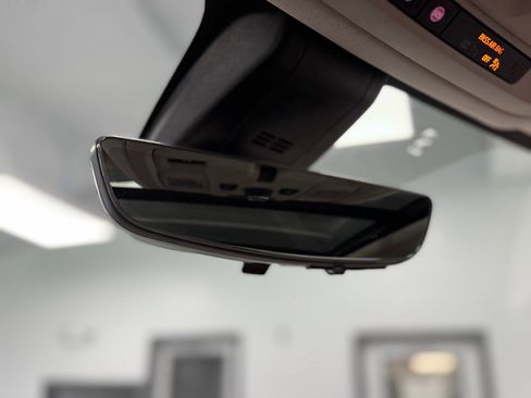 Used 2021 GMC Yukon Denali w/ Denali Premium Package image 35