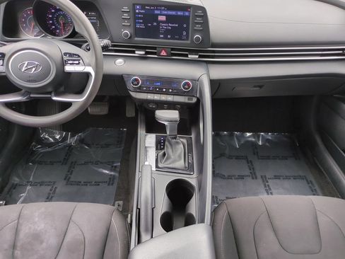 Used 2022 Hyundai Elantra SEL FWD image 14