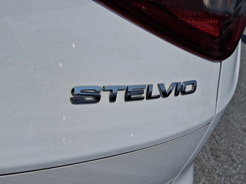 Used 2019 Alfa Romeo Stelvio Ti AWD/4WD image 5
