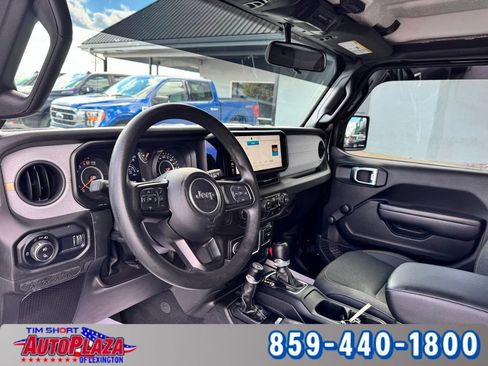 Used 2024 Jeep Gladiator Sport AWD/4WD image 3