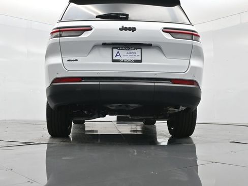 New 2025 Jeep Grand Cherokee L Altitude image 44
