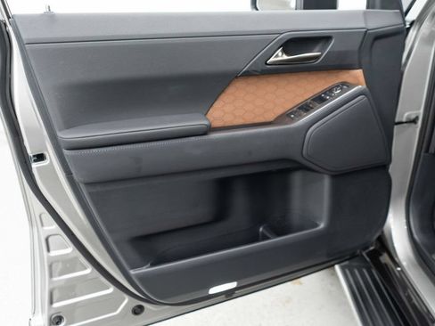 Used 2025 Lexus GX 550 w/ Cold Area Package AWD/4WD image 19