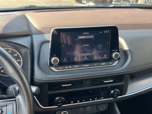 Used 2023 Nissan Rogue SV image 18