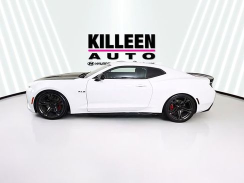 Used 2018 Chevrolet Camaro SS RWD image 4