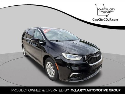 Used 2024 Chrysler Pacifica Touring-L FWD image 1