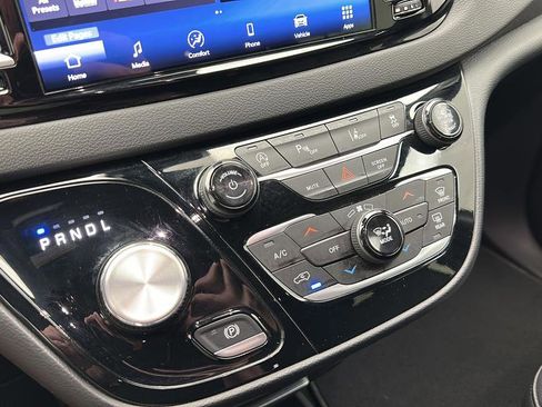 Used 2025 Chrysler Pacifica Select FWD image 21