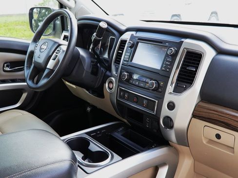 Used 2017 Nissan Titan SL RWD image 28