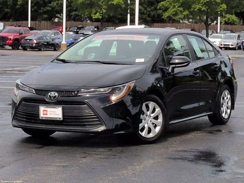 Used 2026 Toyota Corolla LE FWD image 2