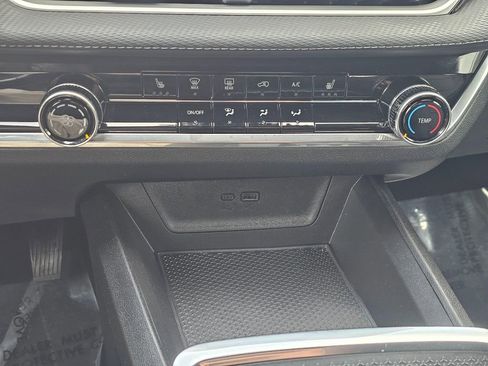 Used 2025 Chevrolet Equinox LT AWD/4WD image 30