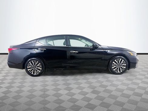 Used 2023 Nissan Altima 2.5 SV FWD image 8