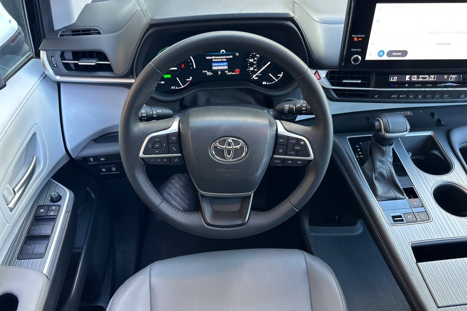 Used 2026 Toyota Sienna XLE FWD image 31