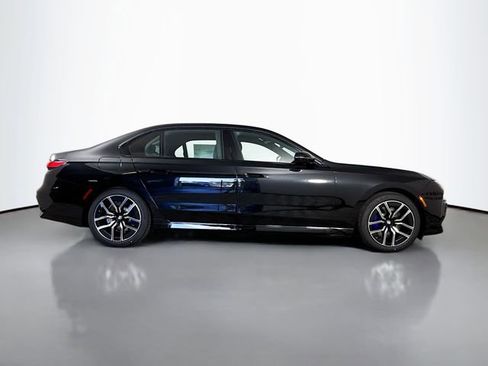Used 2026 BMW i7 xDrive60 image 8