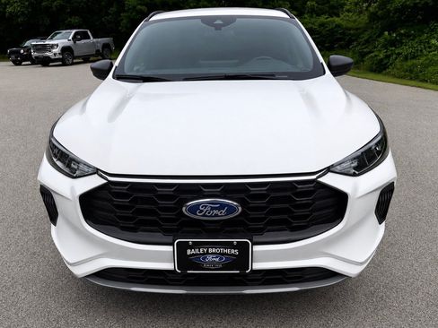Used 2023 Ford Escape ST-Line w/ Tech Pack #1 AWD/4WD image 2