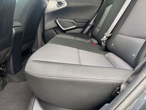 Used 2025 Kia Soul LX w/ LX Technology Package FWD image 24