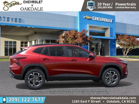 New 2026 Chevrolet Trax LT w/ LT Convenience Package FWD image 5