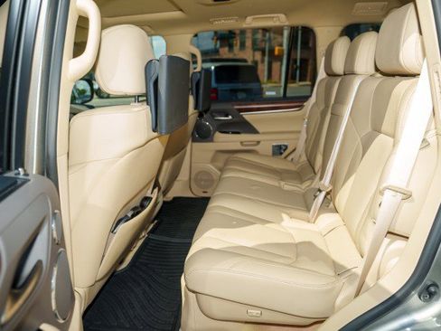 Used 2018 Lexus LX 570 4WD image 23