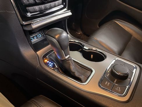 Used 2020 Jeep Grand Cherokee Limited image 18