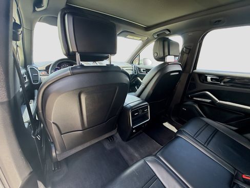 Used 2019 Porsche Cayenne AWD/4WD image 25
