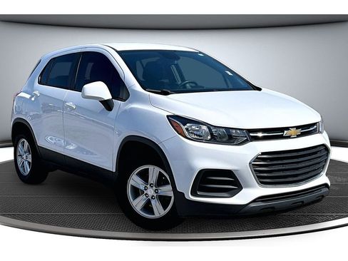 Used 2020 Chevrolet Trax LS w/ Tint and Cruise Package FWD image 14