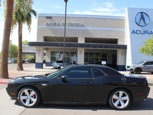 Used 2009 Dodge Challenger SRT8 RWD image 2