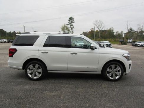Used 2024 Ford Expedition Platinum image 6