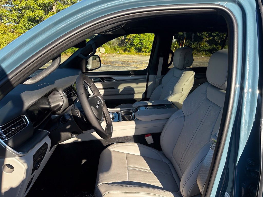 New 2027 Jeep Grand Wagoneer Limited w/ Convenience Group I AWD/4WD image 17
