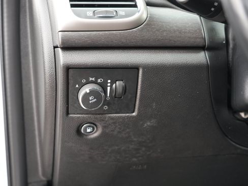 Used 2018 Jeep Grand Cherokee Altitude AWD/4WD image 17