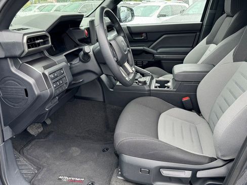 Used 2025 Toyota 4Runner TRD Off-Road AWD/4WD image 17