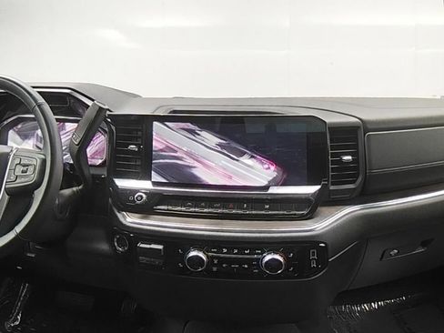 Used 2025 GMC Sierra 1500 SLT AWD/4WD image 19