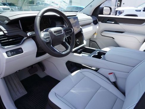 New 2025 GMC Acadia Denali w/ LPO, All-Weather Package image 17