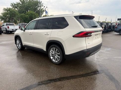 Used 2024 Toyota Grand Highlander AWD image 8