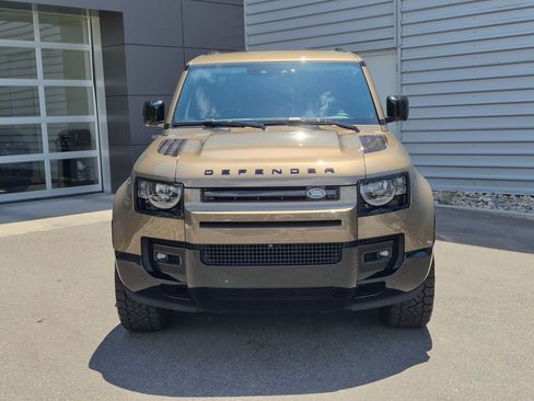Used 2025 Land Rover Defender 110 X-Dynamic SE AWD/4WD image 9