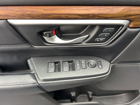 Used 2018 Honda CR-V Touring image 4