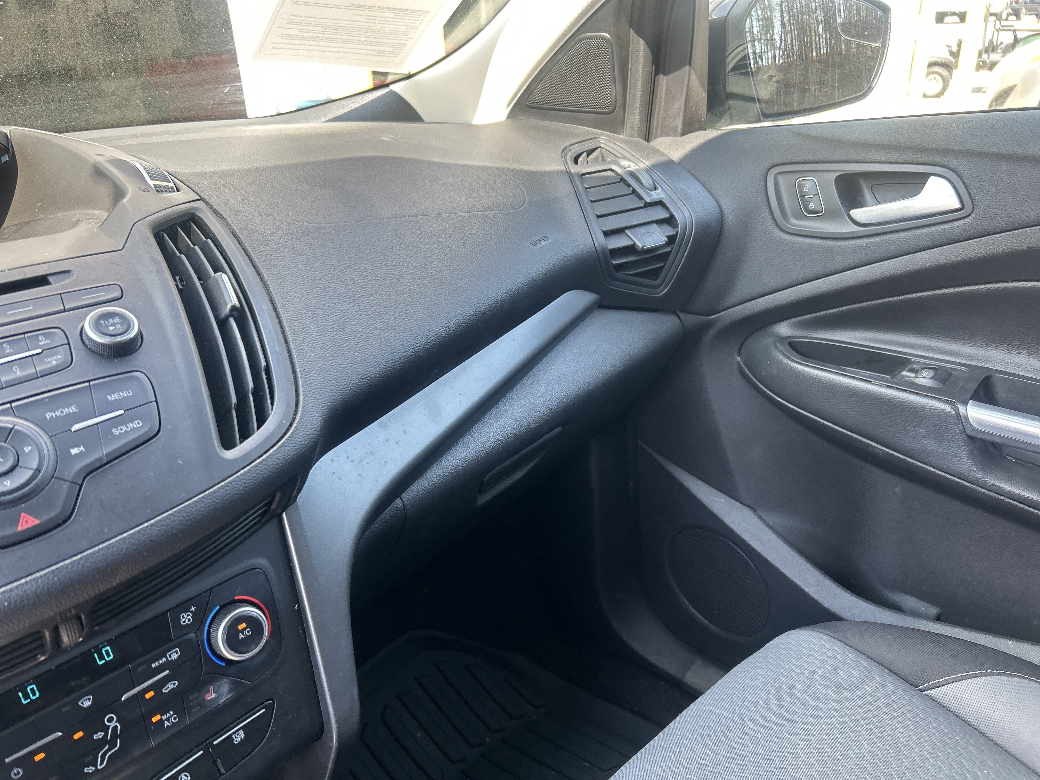 Used 2018 Ford Escape SE FWD image 25