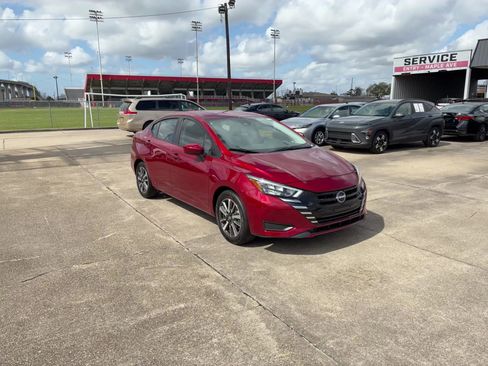 Used 2025 Nissan Versa SV image 6