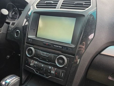Used 2016 Ford Explorer XLT w/ Equipment Group 202A FWD image 8