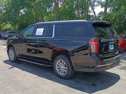 Used 2022 Chevrolet Suburban LT AWD/4WD image 5