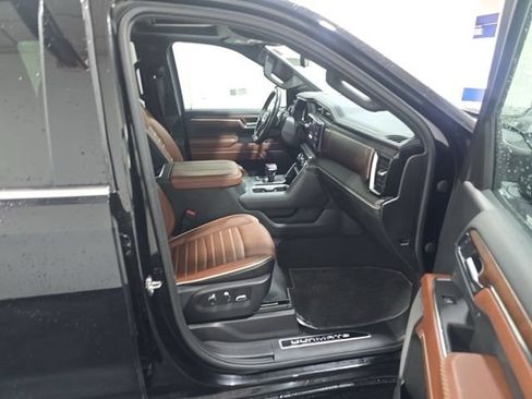 Used 2024 GMC Sierra 1500 Denali Ultimate AWD/4WD image 8