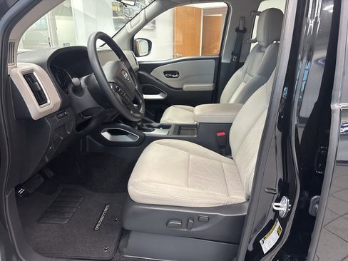 Used 2025 Nissan Frontier SV image 10