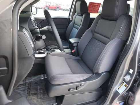 Certified 2025 Nissan Frontier SV image 17