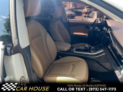 Used 2021 Audi Q8 Premium image 22